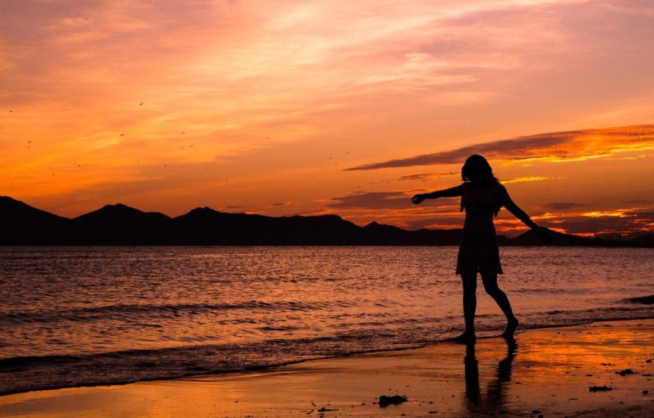 solo travel girl - the benefits of travelling alone