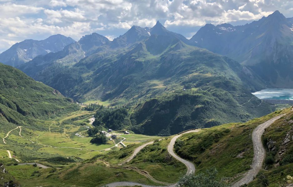 Stunning views over the Sbrinz hiking trail in Switzerland