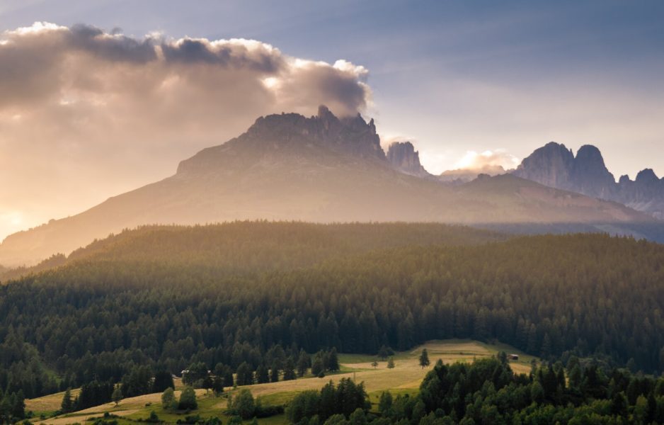 the best hikes in Italy have beautiful landscapes