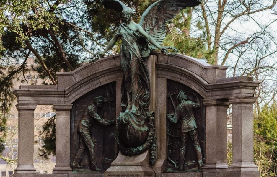 Titanic trail memorial