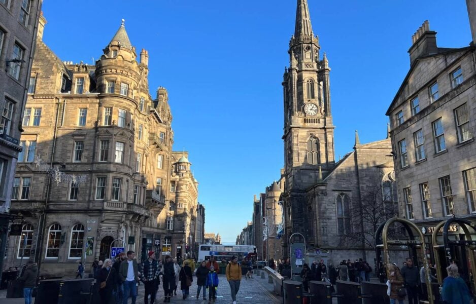 The royal mils is one of the best places to visit during Edinurgh in winter