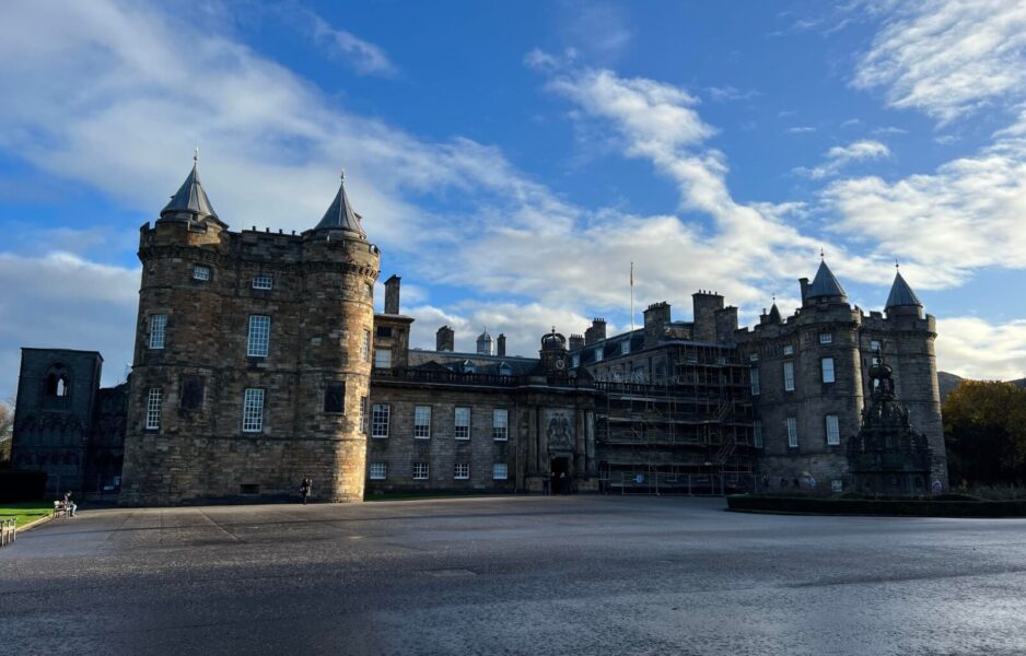 The magnificent Holyrood Palace - a must-see during a weekend in Edinburgh