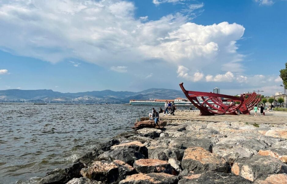 The boat sculptor on Konak Pier