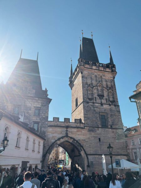 Waling over Charles Bridge, Prague