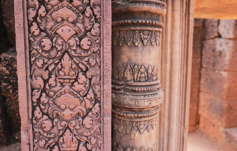 carvings on the cambodian temples