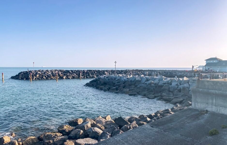 The sunset over Ventnor Breakwater