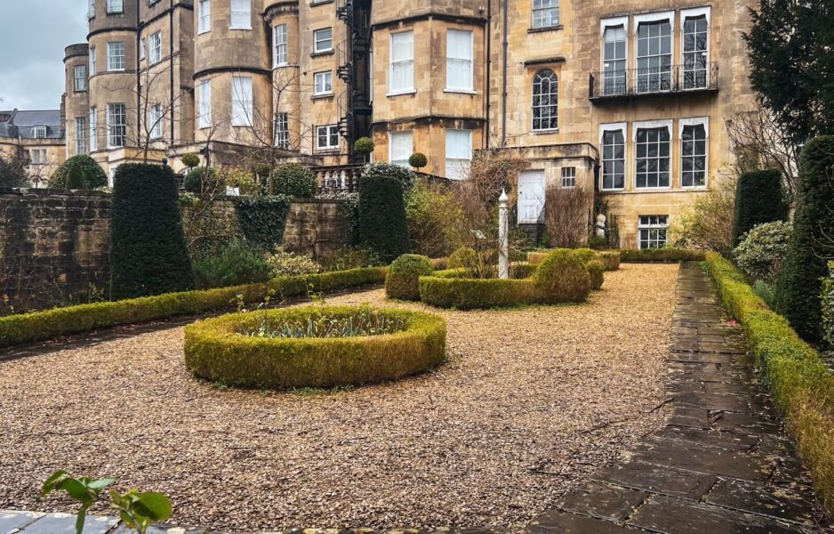 The Georgian Gardens in bath in the rain