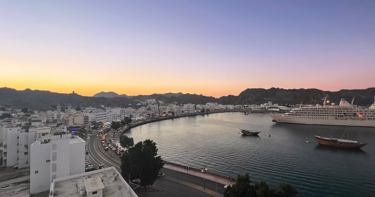 Renting a car in Oman - header image
