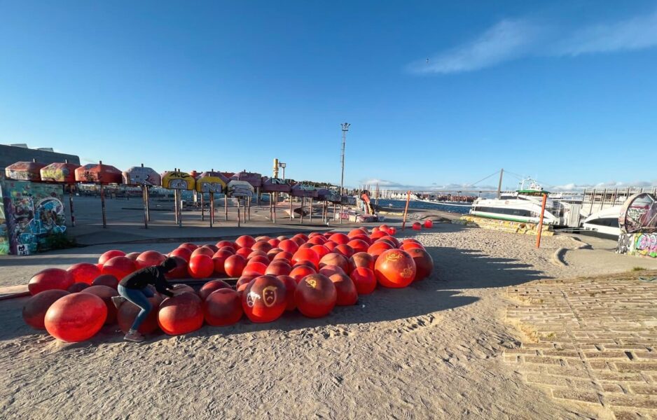 The bouncy balls in the playground