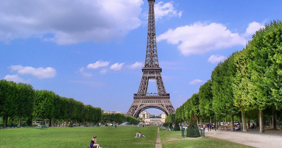 Eiffel Tower - header Paris