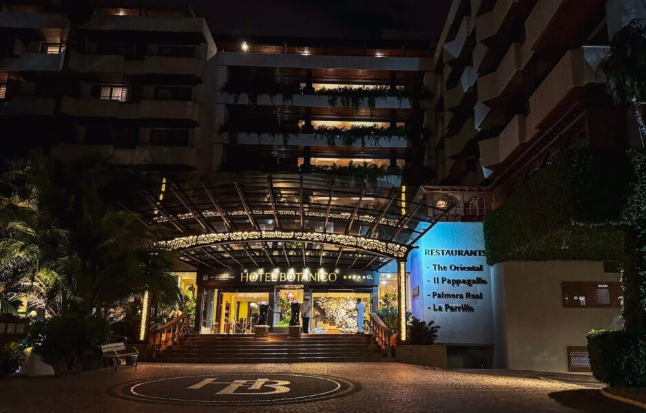 Hotel Botanico and the Oriental Spa Garden by night