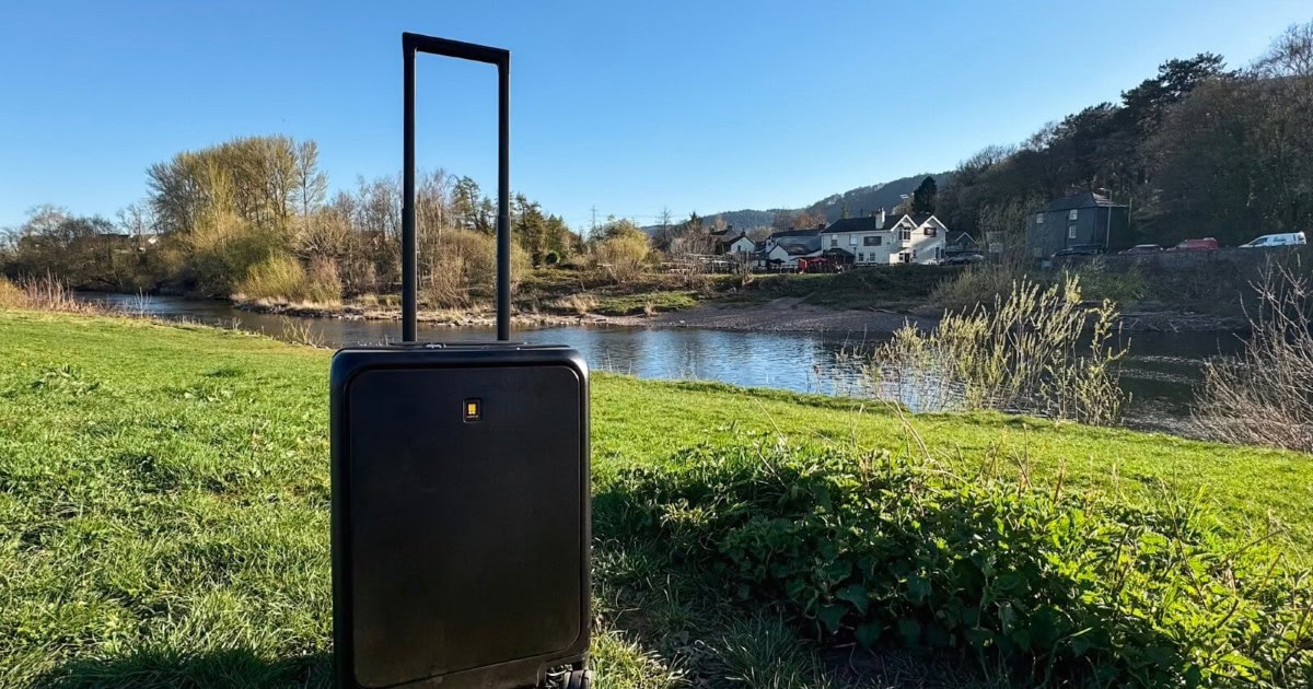Level 8 suitcase review - header image