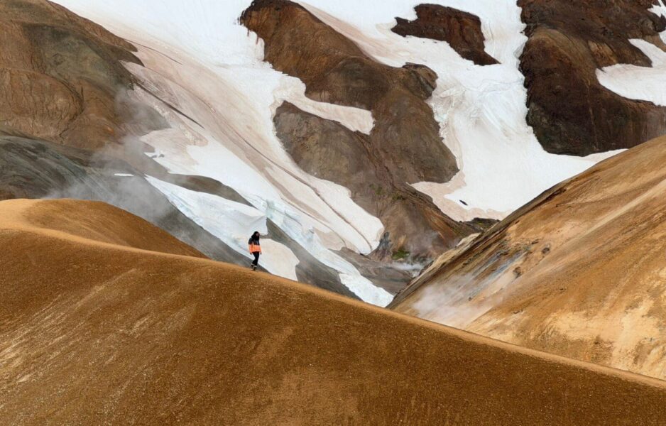 Hiking through the highlands of Kerlingarfjoll