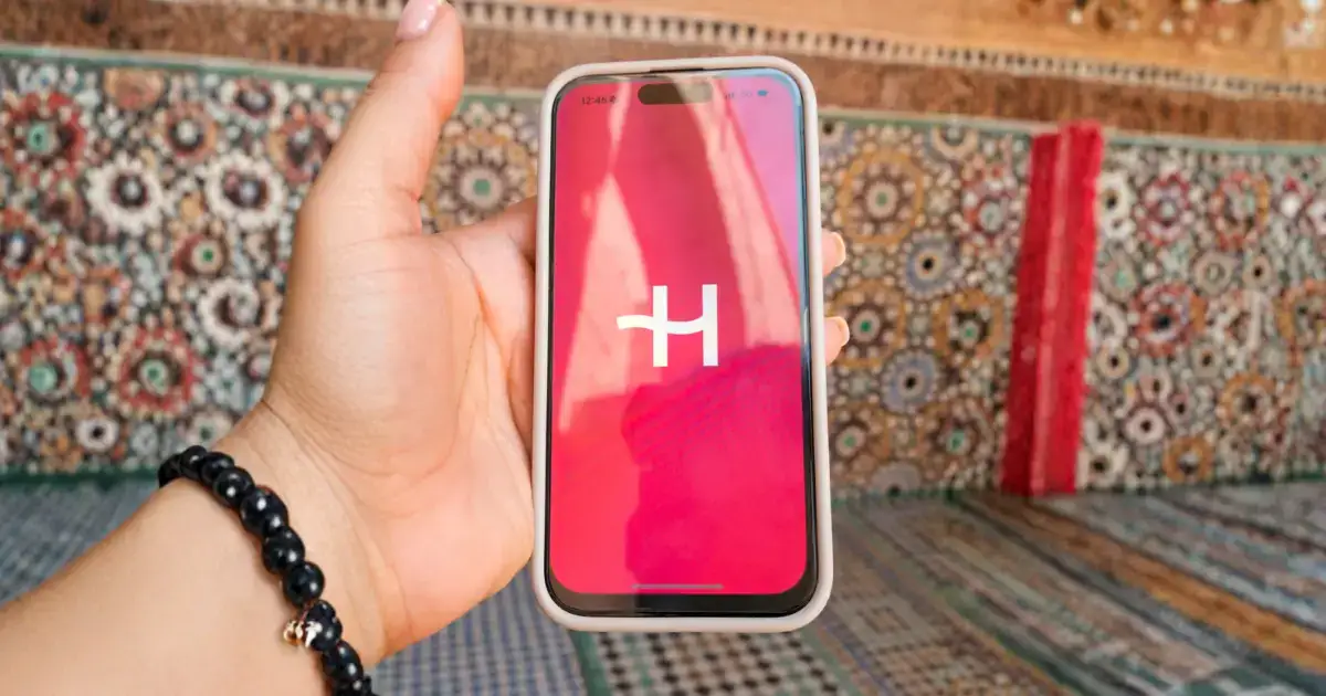 Holafly Header Image